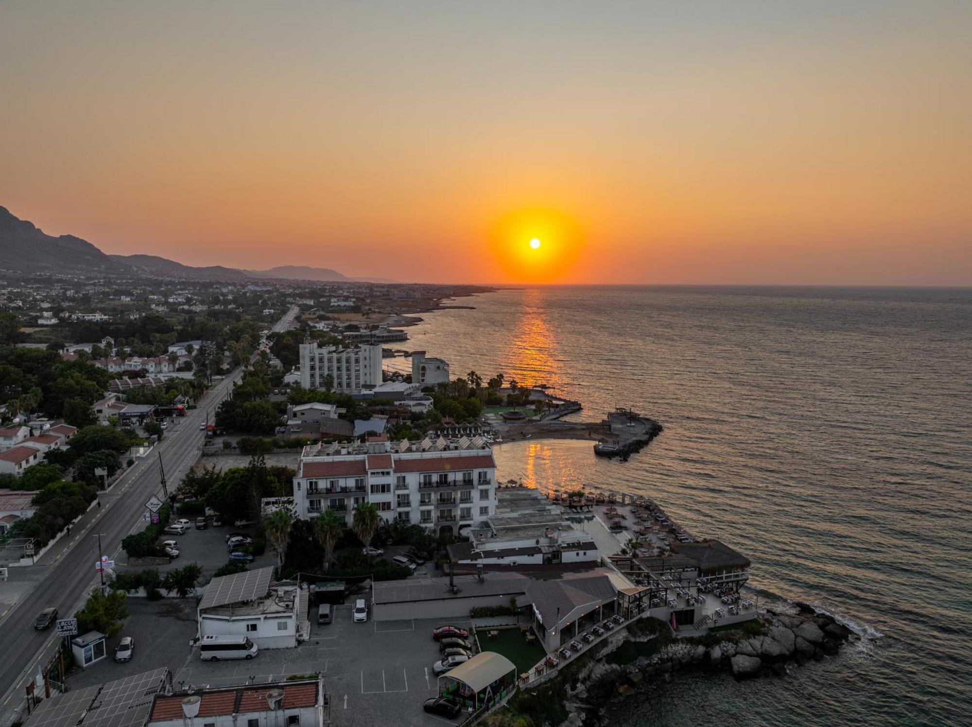 Manolya Hotel Kirenia Zewnętrze zdjęcie